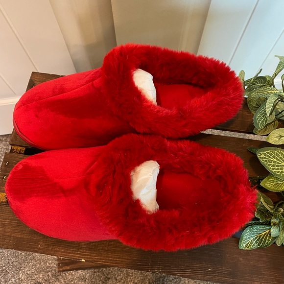Like New! Vibrant Red Microfiber Velour Slipper - Picture 7 of 9